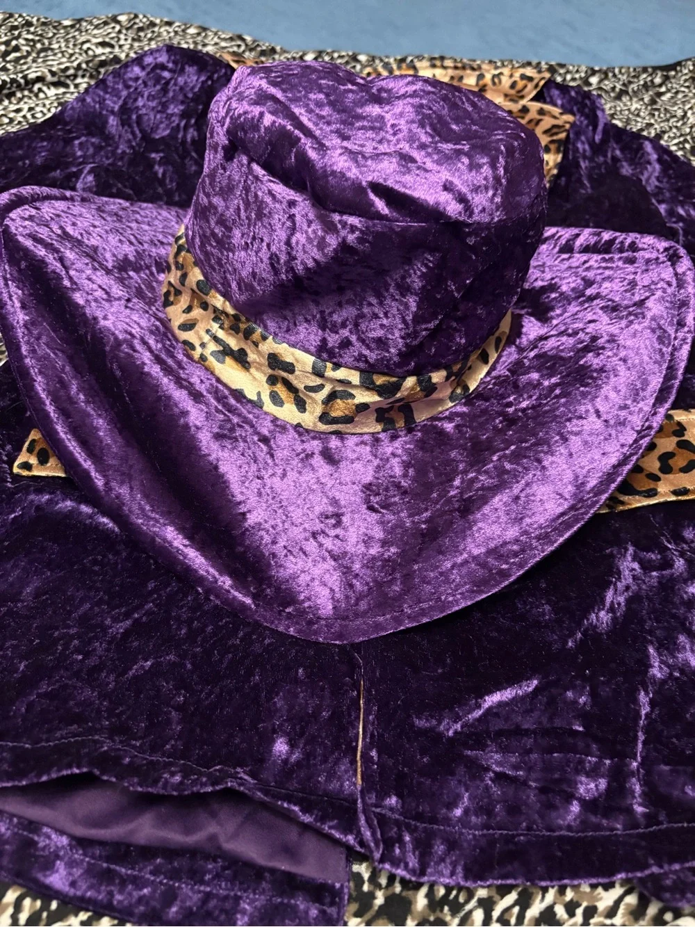 Pimp Costume Purple Velvet Suit Leopard Trim Jacket Pants Hat Men's L No Chain - Picture 6 of 7